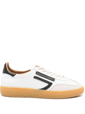 Кроссовки с вышитым логотипом