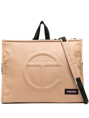 Рюкзак с тисненым логотипом из коллаборации с Eastpak