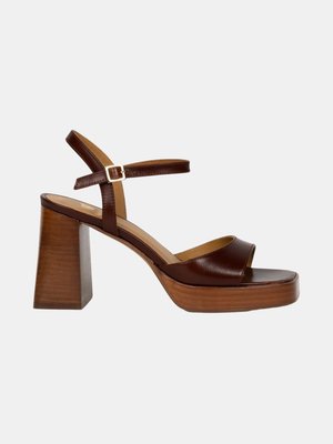 Босоножки на каблуке Lenka Leather