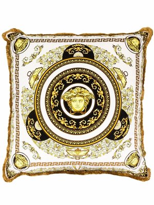 Подушка с принтом Medusa