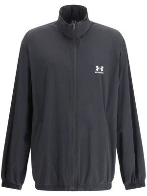 ветровка с принтом из коллаборации с Under Armor