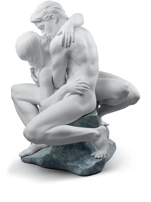 Скульптура Couple Kissing Passionately