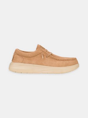 Низкие кеды Wally Comf Suede