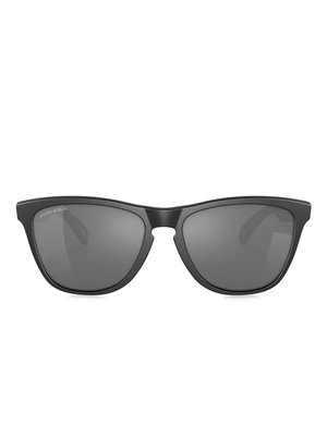 Солнцезащитные очки в геометричной оправе