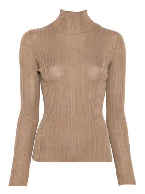 Свитер в рубчик с высоким воротником