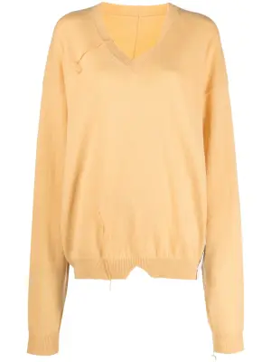 Джемпер с V-образным вырезом и эффектом потертости