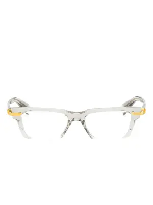 Очки в прямоугольной оправе