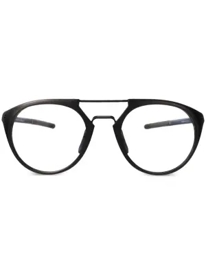 Очки в круглой оправе