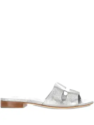 Сандалии на плоской подошве