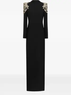 Длинное платье, украшенное стразами