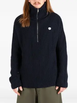 Свитер в рубчик с воротником на молнии