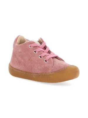 Замшевые кроссовки на низкой подошве