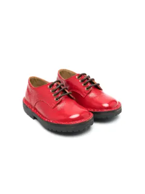 Лакированные туфли на шнуровке