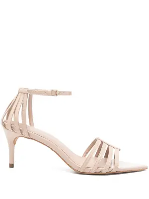 Босоножки на каблуке