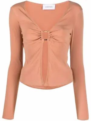 Топ с длинными рукавами и металлическим декором