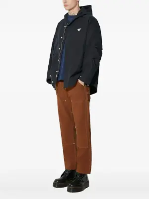 куртка с капюшоном и логотипом