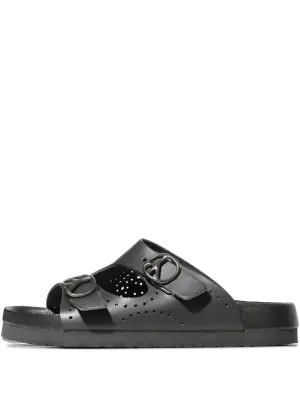 Сандалии с перфорацией и пряжками