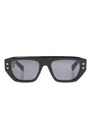 Солнцезащитные очки в массивной оправе