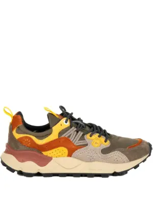 Кроссовки с цветочными вставками