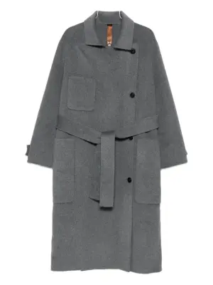 Пальто с поясом и накладными карманами