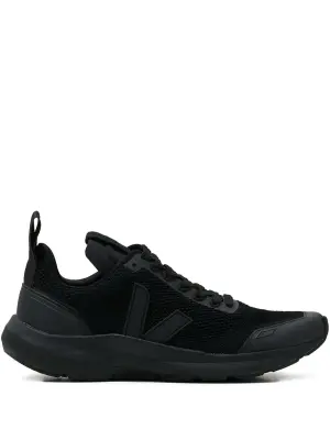 Кроссовки с логотипом