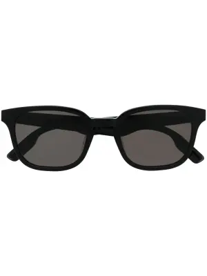 Солнцезащитные очки в квадратной оправе