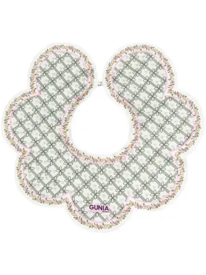 Воротник с фестонами и цветочным принтом