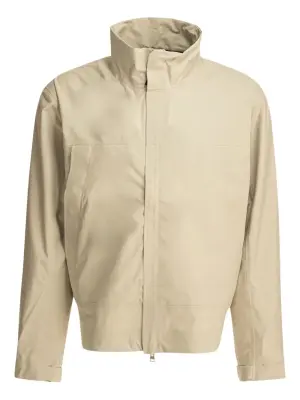 Легкая куртка на молнии с высоким воротником