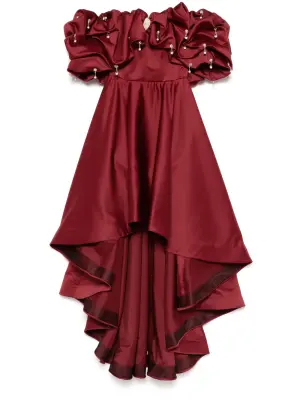 Вечернее платье с открытыми плечами