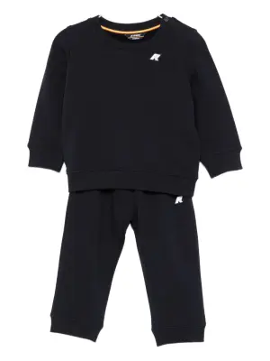 Спортивный костюм с вышитым логотипом