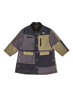 Пальто с вышитым логотипом