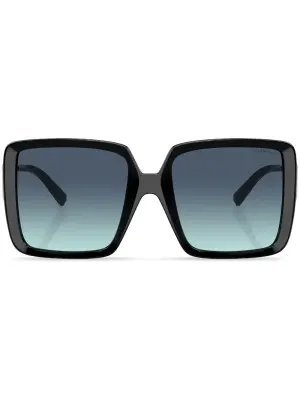 Солнцезащитные очки с затемненными линзами