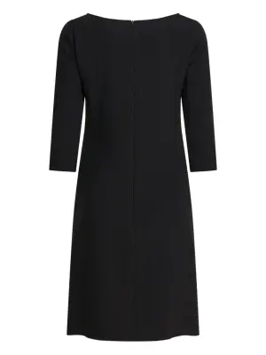 Платье с рукавами три четверти и вырезом-лодочкой