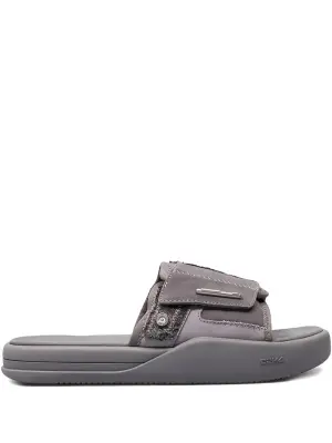 Тапочки с ремешками и замшевыми вставками