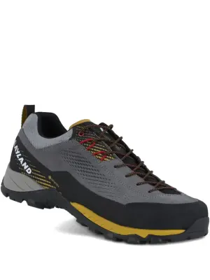 Кроссовки с логотипом