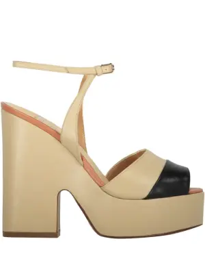 Босоножки на каблуке