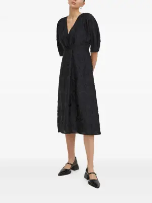 Платье миди с цветочным принтом и V-образным вырезом