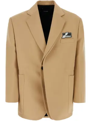 Пиджак с нашивкой-логотипом