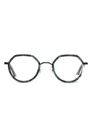 Очки в геометричной оправе