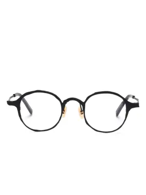 Очки в круглой оправе