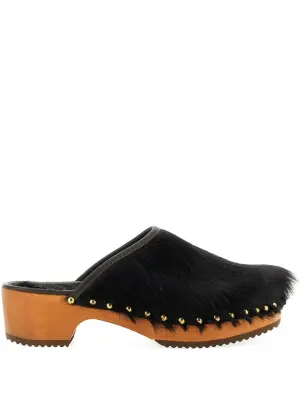 Босоножки с заклепками