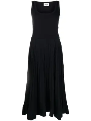 Платье с плиссированной юбкой