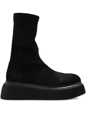 Велюровые ботинки