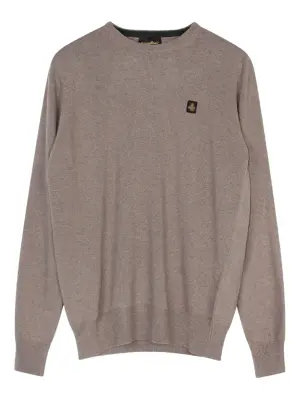 Свитер с нашивкой-логотипом