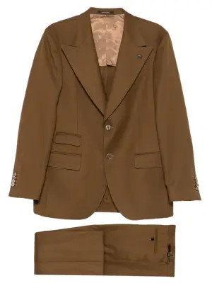 Костюм с карманами с клапанами и на пуговицах