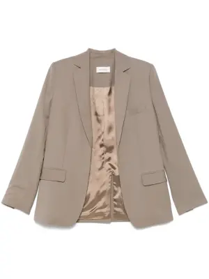 Пиджак строгого кроя