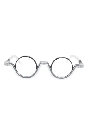 Очки в круглой оправе