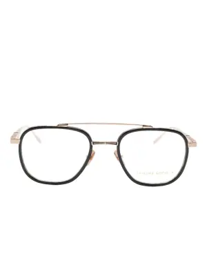 Очки в квадратной оправе