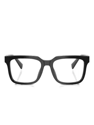 Очки в квадратной оправе
