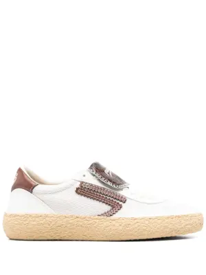 Кроссовки с вышитым логотипом